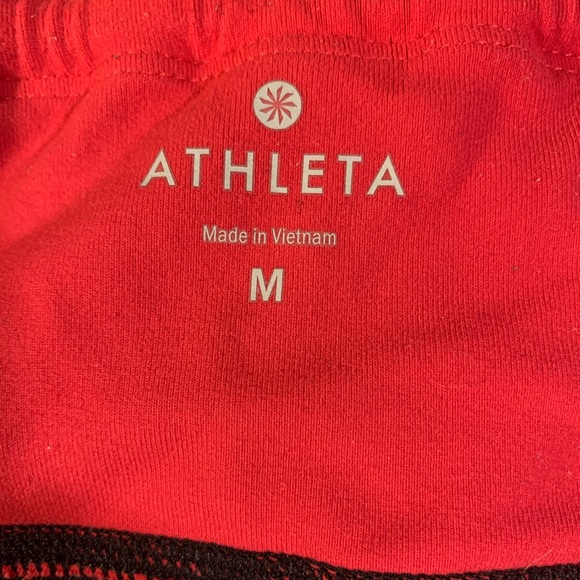 Athleta Black Relay Capri Crop Tight Leggings Red Waistband Style 581326 Medium - Picture 7 of 8